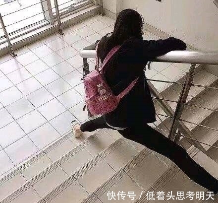 笑话|搞笑图片幽默段子笑话：兄弟你的力气真不小哦，想把塔踹倒啊