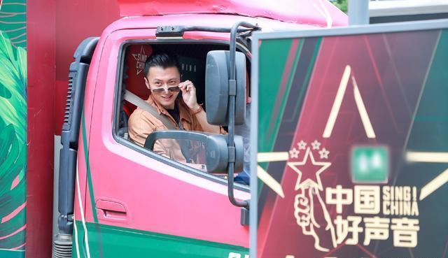  节目|李宇春当《中国好声音》导师，没听出《无价之姐》的她能表现好吗