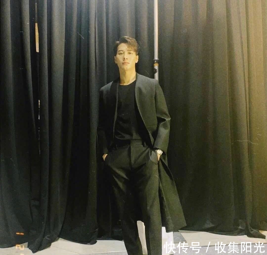 特别|王嘉尔大秀鲨鱼线,迷妹们都尖叫了,满满的“男人味”溢出屏幕