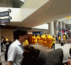 生活|搞笑GIF:在网吧多年,第一次看到这么懂得生活的少年