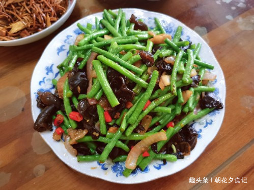 晚餐|节日不下馆子,妈妈准备200元的晚餐,分量足,家人都吃好