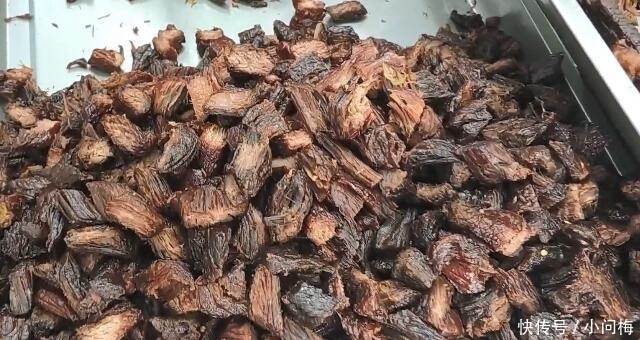 美女|美女街边卖天价小吃,138元一斤,一天只卖80斤,想吃只能预定