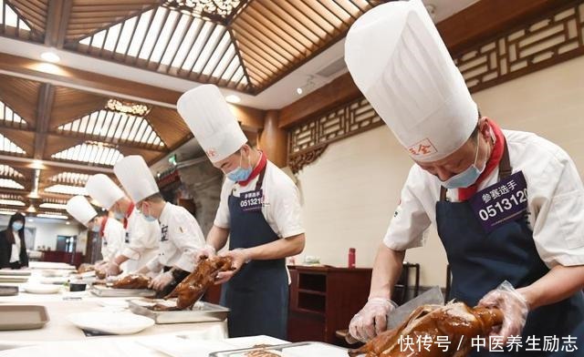 回来|时隔多年,全聚德的“烤鸭第一杆”又回来啦!