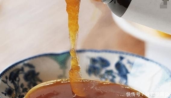  简单|美食如此简单：每天晚上睡前喝半杯蜂蜜水，坚持半年，身体会带来这些惊喜变化！