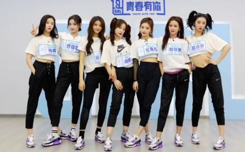 狂欢|第3次公演练习室合照,《Lion》C位刘雨昕,谁留意《非日常狂欢》