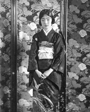 婉容|末代皇后婉容的日常服饰,图2是皇后朝服,图6是日本和服