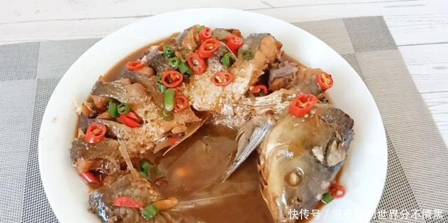 做法|炖鱼时，别直接下锅，40年大厨教你正确做法，鱼肉鲜香又劲道