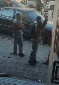 搞笑|搞笑GIF:妹子,不管你的球技怎么样,光看你这样的姿势我必须给你满分