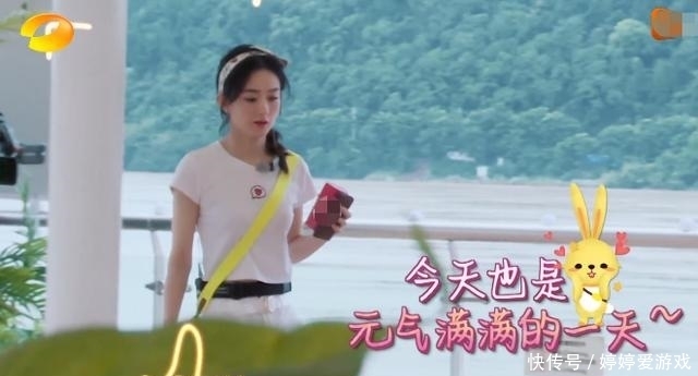 衣物|赵丽颖《中餐厅》暴露生活坏习惯,多次晚起床,房间邋遢衣物乱放