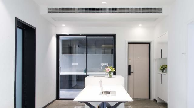  水泥|玄关地面铺这样,一进门就爱上你家,远看跟水泥自流平一样,大气