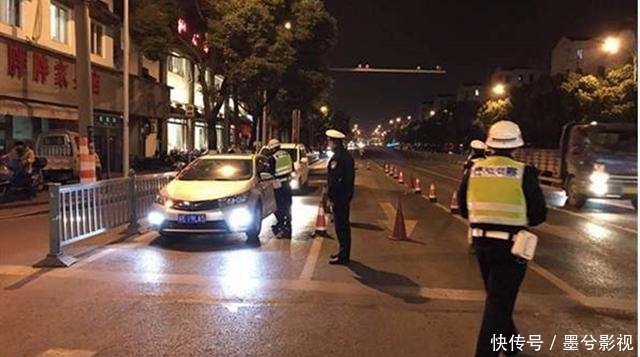  无证驾驶|20岁女大学生无证酒驾奔驰被抓！现场照片曝光！附详情！