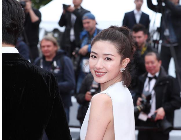 胡歌|多迷人啊,胡歌在红毯上的第一次注册导致了“桃色绯闻”