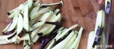 做法|茄子别直接炒着吃了,教你一个新吃法,做法简单味道足,比肉还香