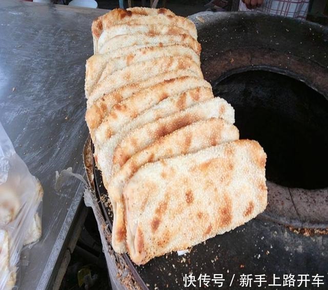 烤制|郯城特色小吃马头烤排,传统工艺土炉烤制,酥脆可口百吃不厌