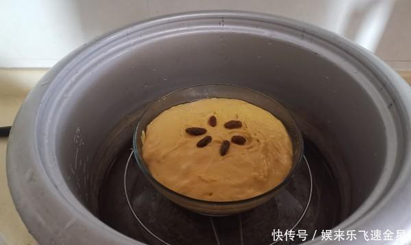 蒸成|在南瓜中加入一点,揉捏并蒸成适合秋天的暖心甜点
