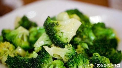 真香|炒西蓝花，有人直接炒，有人先焯水，都不对！这么做才正确，真香