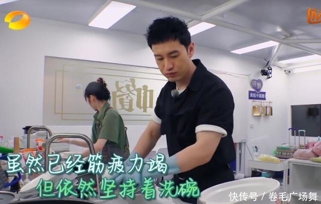 赵丽颖|赵丽颖睡不着喝中药,晚上怕冷睡前还戴帽子,不帮忙洗碗起的最晚