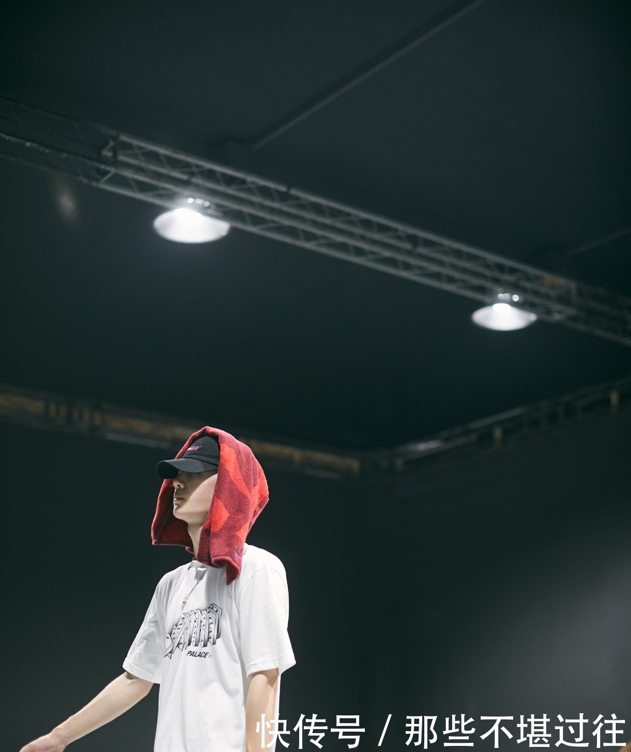  舞台|炸场专家王一博实名舞台玩家，低调有实力，有趣又可爱