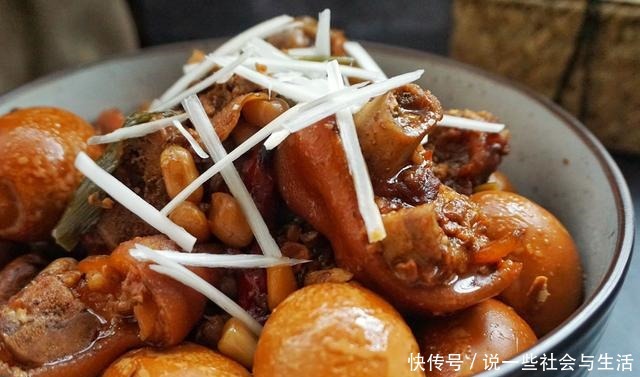 入口|猪脚加了一勺这个,味道香浓醇厚,入口肥而不腻,真是越吃越上瘾