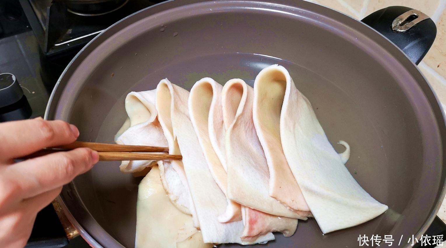  大火煮开|猪皮这样吃才叫爽, 不炒也不炸, 一次做一锅, 一大锅都不够吃