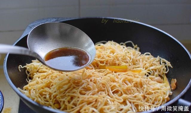 地方叫|用这菜做焖面,老公最爱吃,浓香美味,到了冬天周周都要吃