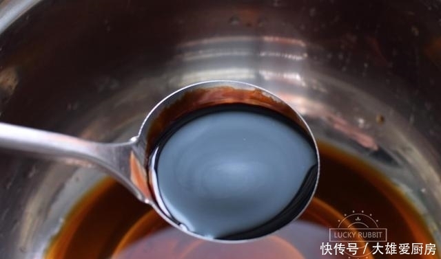 简单|三伏天这么吃鸡最简单,不用开火就做好,软烂入味,一只不够吃