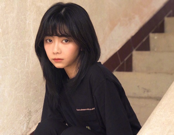  生活|《向往的生活》最新海报，何炅黄磊姿势可爱，谭松韵C位抢眼