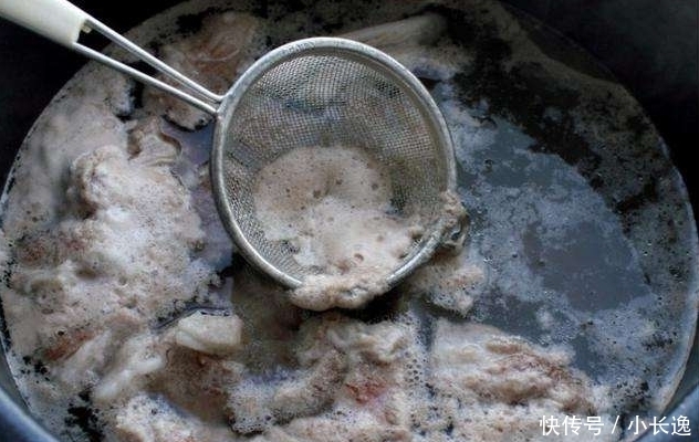 味道|骨头汤里的“浮沫”，是营养还是脏东西？我总搞错，难怪汤没味道