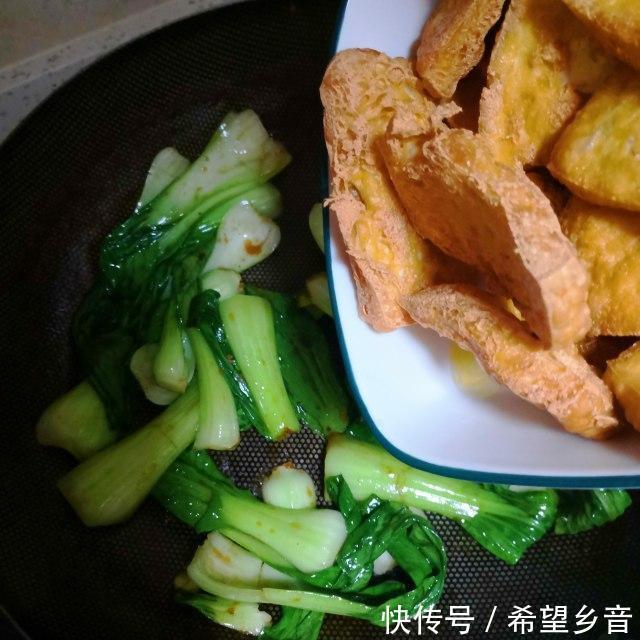  家常|蚝油油菜炒豆腐，家常小炒，简单美味