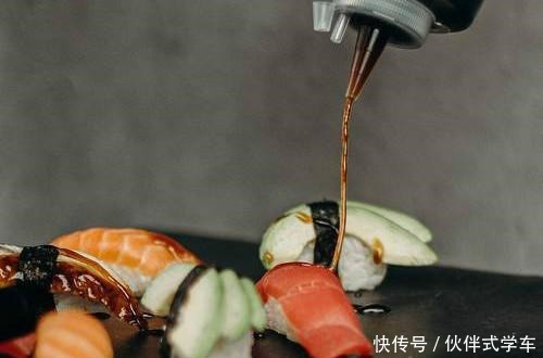 降温|日本寿司第一人有多夸张米饭用扇子降温,学徒十年才有资格煎蛋