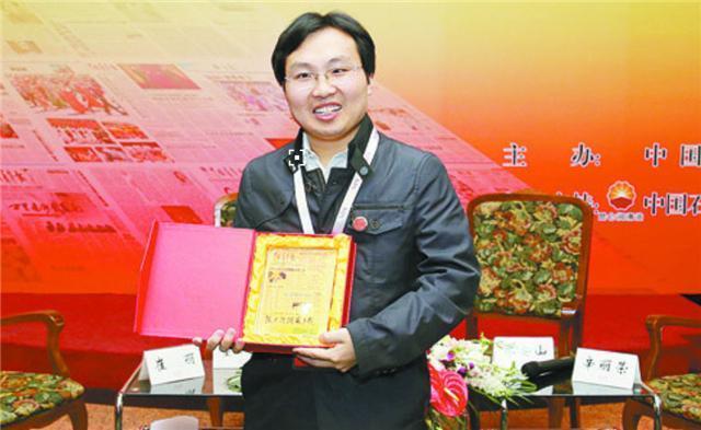 中国|15年前，那个带着妹妹上学，感动中国的洪战辉，如今怎么样了