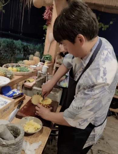 张子枫|继黄磊“假炒菜”后,张子枫这一做法又暴露节目真实性,当我傻