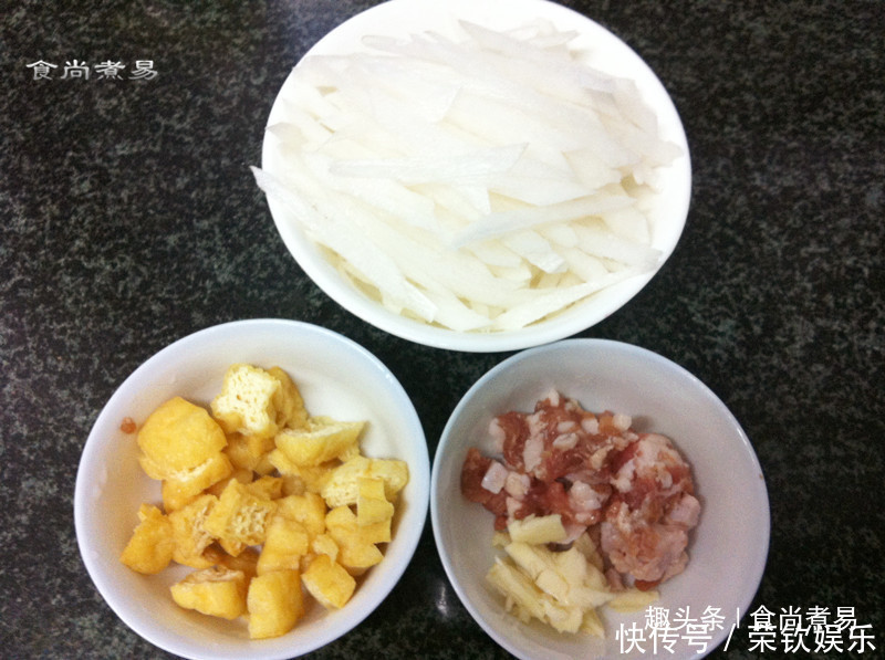 靠边站|天凉了,大鱼大肉靠边站,此款平民快手菜,鲜甜好吃又开胃