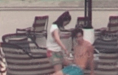 父亲|“一指禅女王”陨落记