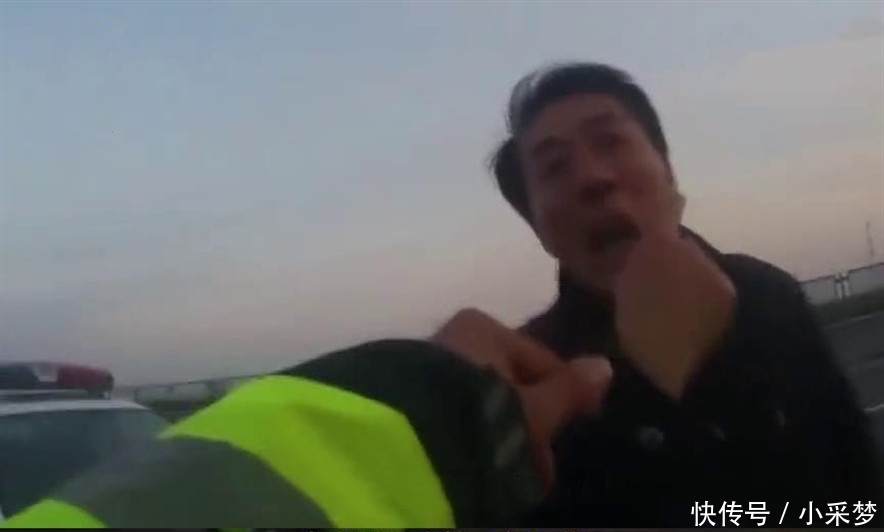 妈妈|14岁少年往高速上扔石头砸车 被抓后大哭:我要找妈妈