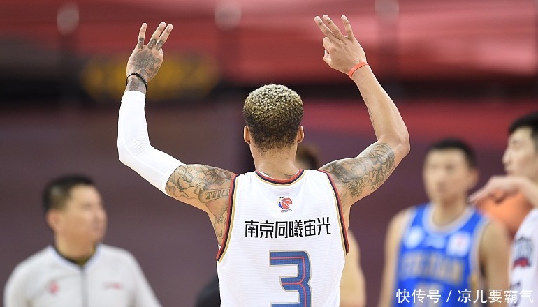  疯狂|CBA脸都丢尽了！超级外援果然不是好用的，美国媒体疯狂吹捧