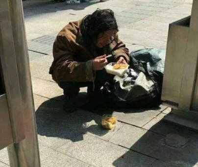 图片|8张人性与爱的图片，看到第一张就受不了，图8陪伴是最长情的告白