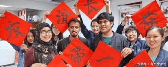  援助|放弃美国200亿援助, 烧毁美国国旗, 民众: 为了中国, 绝不后悔!