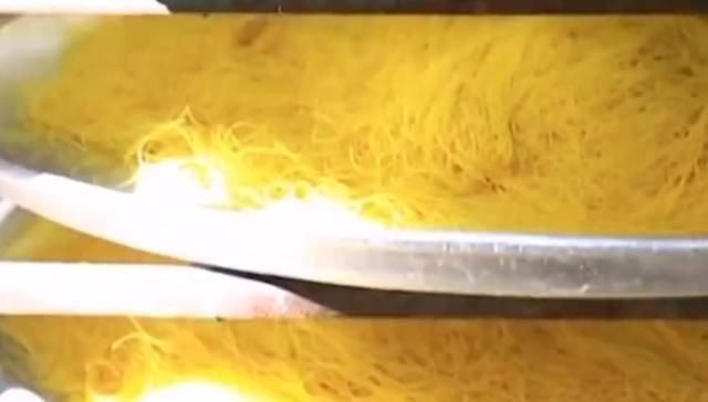 三份|大叔路边卖“黑暗料理”,路人一脸嫌弃,识货的人三份都不够吃