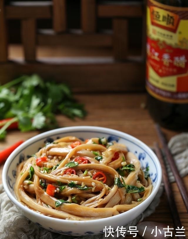  杏鲍菇|夏天就爱这样的凉拌菜，脆嫩鲜香好开胃，上桌都抢着吃