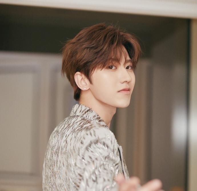  竟然|竟然连自己的《情人》都忘！蔡徐坤是个名副其实的憨憨！