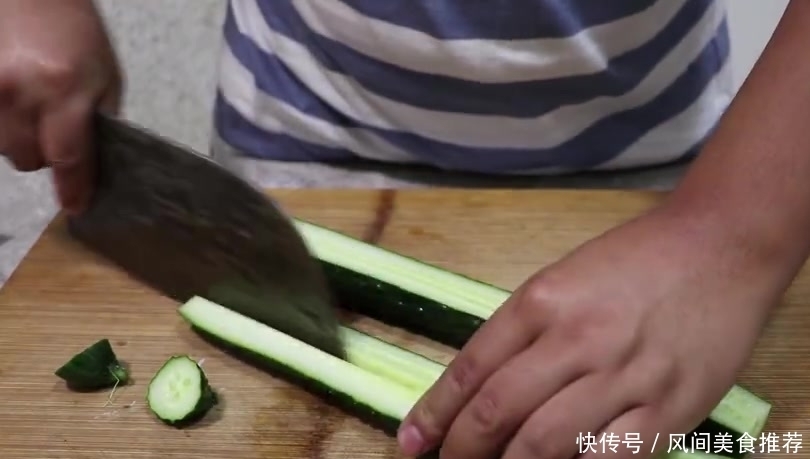  入一点|洋葱炒鸡蛋加一根黄瓜就能变成更美味的食物，大厨教你如何制作！