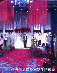 日子|搞笑GIF:这些日子受尽了多少委屈,在老丈人面前哭成这样啊。