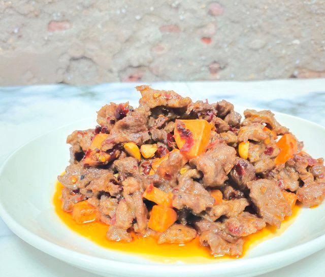 家常菜|胡萝卜炒牛肉,一道家常菜下饭菜,简单好吃