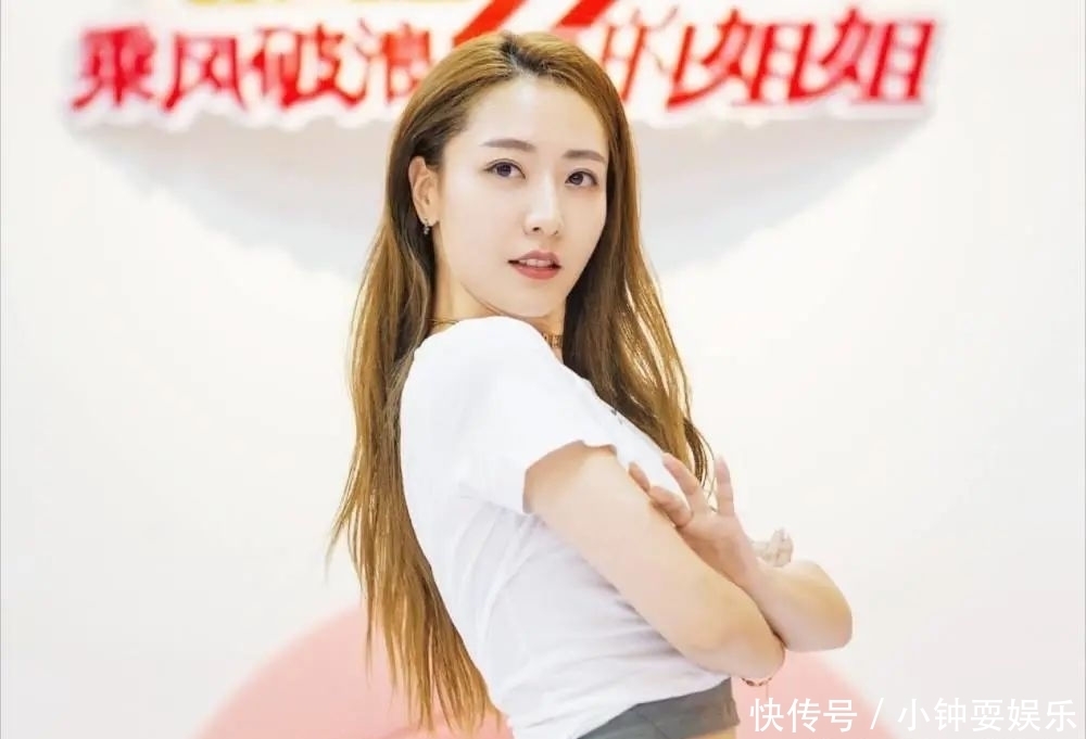 白冰|白冰,像极了班里的中等生