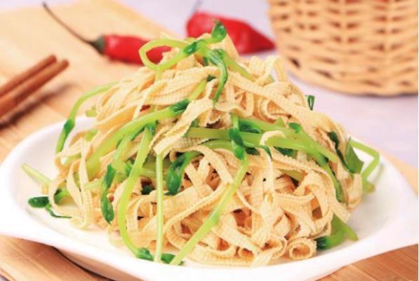  炒面|精选美食：泡椒猪手，豆皮拌豆苗，土豆炖牛腩，青椒肉丝炒面做法