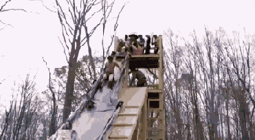 GIF|搞笑GIF:姑娘,你以为真是对你好啊!只是坑你而已!