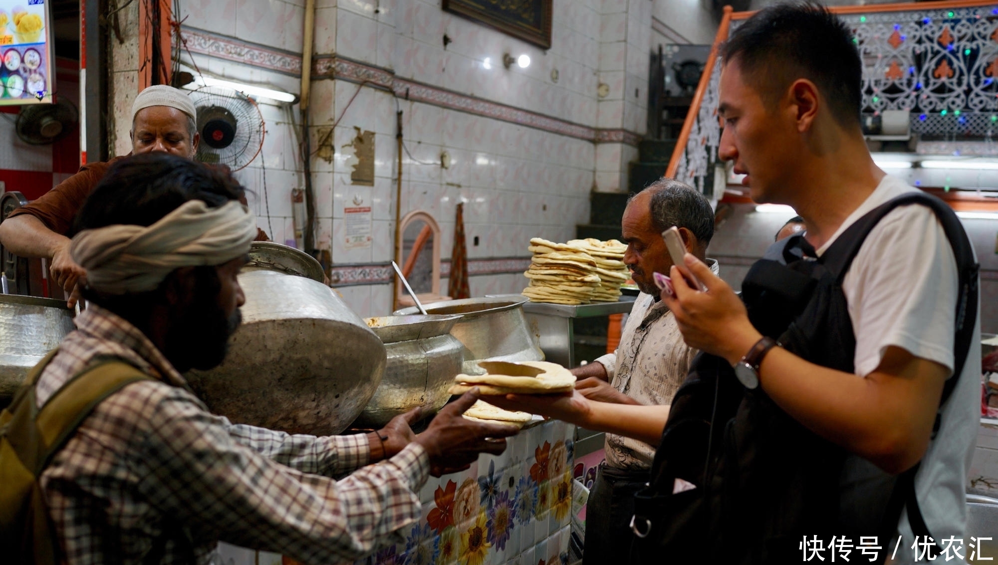 吃饭|北京小伙请印度穷人吃饭 一共要请500人