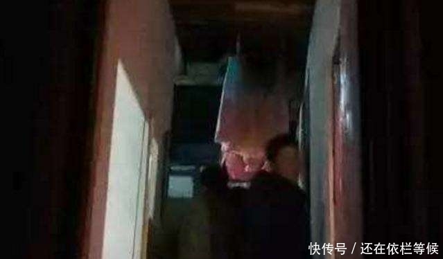 闯进|女子在家洗澡时，两名小偷闯进家里，她只说六个字，对方仓皇逃窜