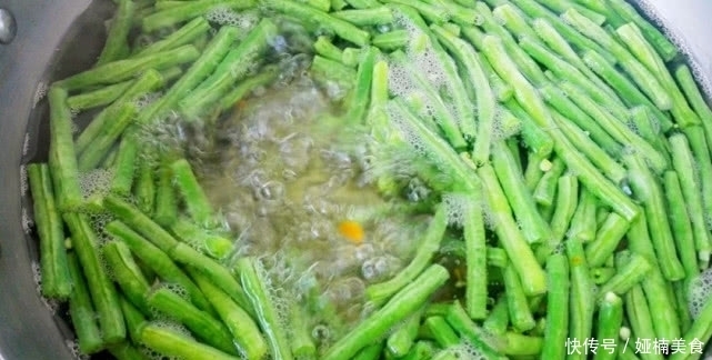  难怪|炒“豆角”时别光焯水了，很多人少做了一步，难怪不脆不好吃！